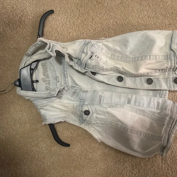 Light Denim Sleeveless Vest - Picture 2 of 3